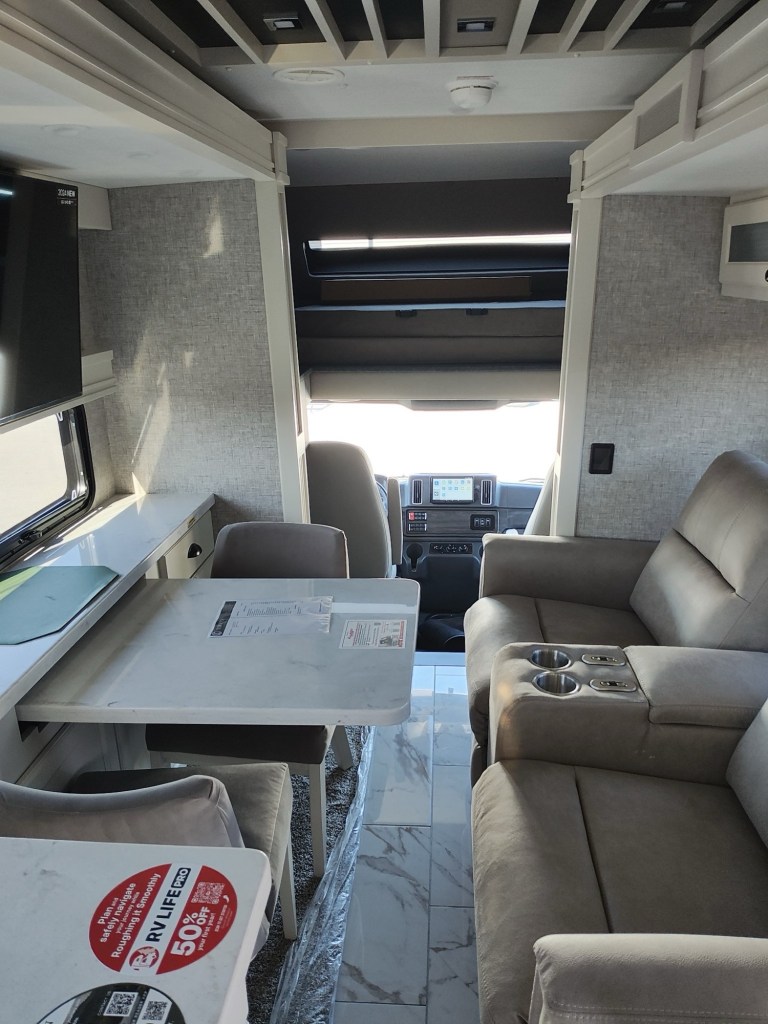 f66816c6-31a1-422f-87a9-6854ae71c940-1